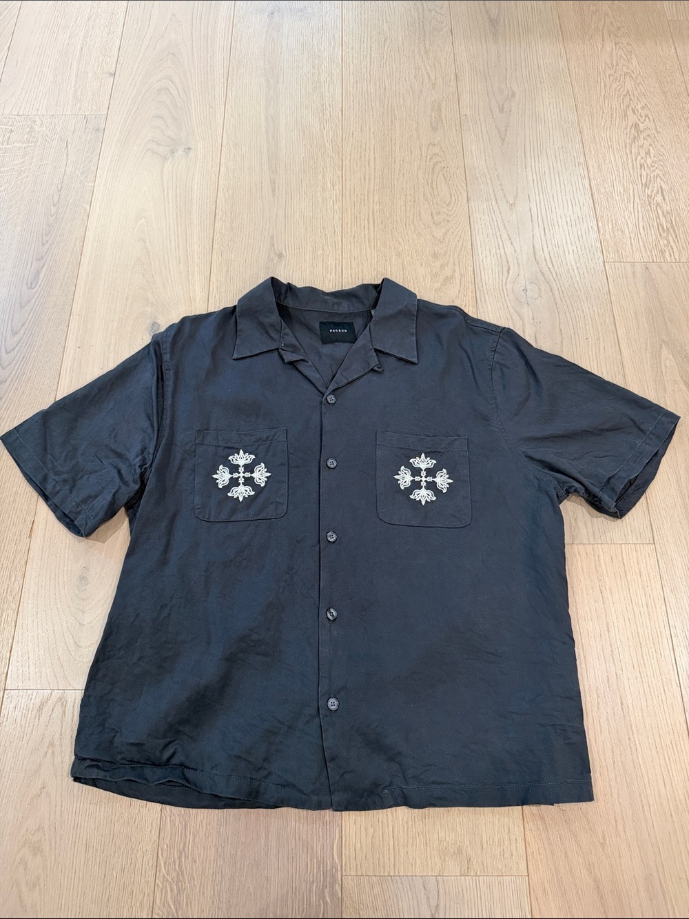 PacSun Men’s Button Down Short-Sleeves Shirt Size Medium